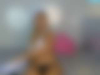 Live cam show with LunaDarlin - Fingers on Dare Cams