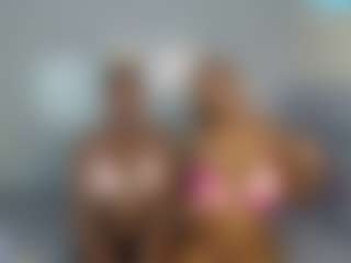 Live cam show with LunaDarlin - Flashing on Pornisteam.com
