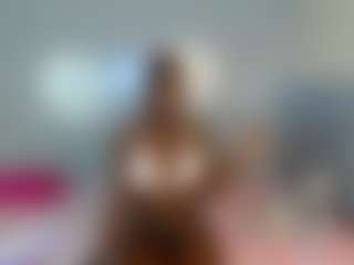 Live cam show with LunaDarlin - Strip on liverealitysex.com