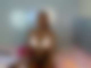 Live cam show with LunaDarlin - Striptease on liverealitysex.com