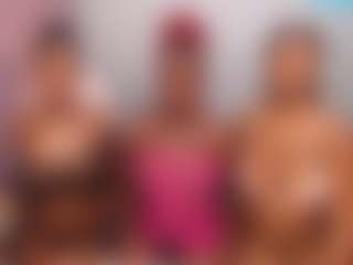 Live cam show with LunaDarlin - Flashing on Camsoda