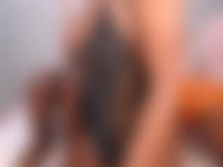 Live cam show with LunaDarlin - Deepthroat on Gym Cam Girls