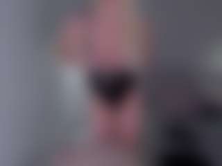 MadameMila MILF webcam performer live streaming