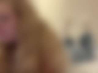 Live cam show with MelaniLancon - Blue Eyes on AdultVida.com