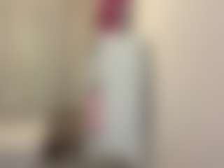 Live cam show with MelaniLancon - Skinny on xDating