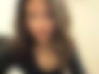 Live cam show with PreciousHoyman - Striptease on AdultVida.com