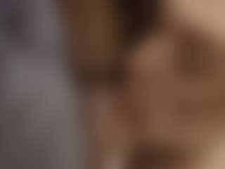 aprillarry MILF webcam performer live streaming