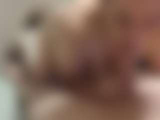 aprillarry MILF webcam performer live streaming