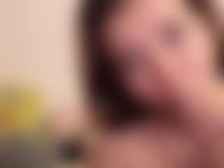 Live cam show with Emakraus - Blonde Hair Petite on AdultVida.com