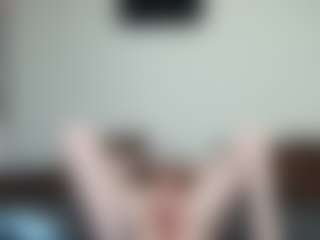 Live cam show with kyylierosse - New Toys on Soda Cam