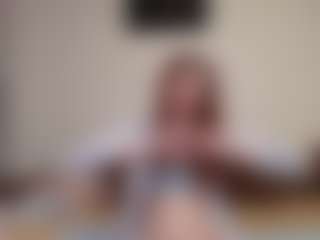 kyylierosse MILF webcam performer live streaming