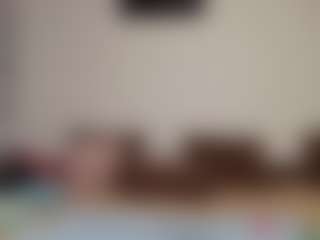 Live cam show with kyylierosse - Fingers on Camsoda