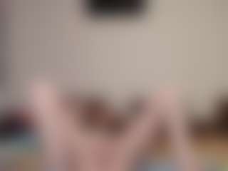 Live cam show with kyylierosse - Moaning on chickslive.net