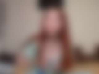 Live cam show with kyylierosse - Moaning on SmokeAndPoke