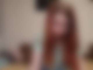 Live cam show with kyylierosse - Moaning on SxyPornLive