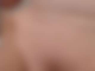 Live cam show with kyylierosse - Moaning on Camsoda