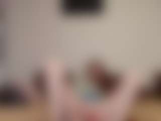 Live cam show with kyylierosse - Petite MILF on Camsoda