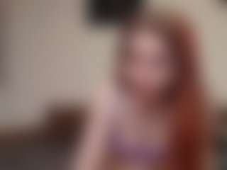 Live cam show with kyylierosse - Tease MILF on sexylive.show
