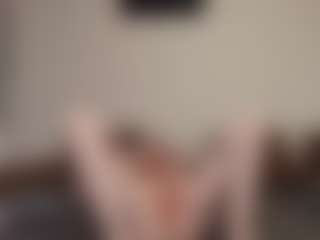 Live cam show with kyylierosse - Striptease MILF on Camsoda