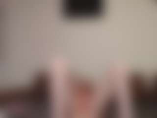 Live cam show with kyylierosse - Bedroom MILF on Camsoda