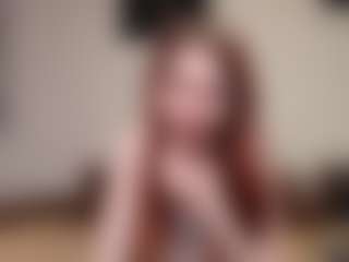 Live cam show with kyylierosse - Bedroom MILF on dropp.cam