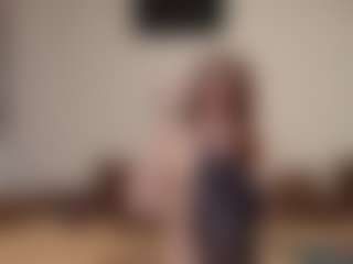 kyylierosse MILF webcam performer live streaming