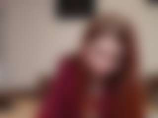 kyylierosse MILF webcam performer live streaming