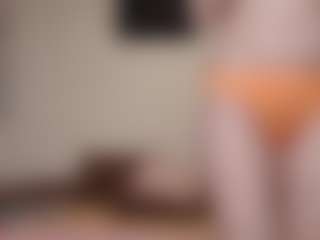 Live cam show with kyylierosse - Petite on Camming Site