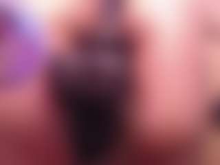RebeccaLang MILF webcam performer live streaming