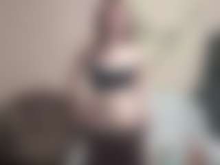 Live cam show with AlysonBetha - Athletic on Soda Cam