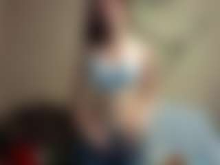 Live cam show with AlysonBetha - Shaved Pussy on Livezox