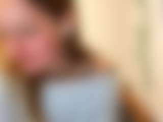 Live cam show with Lesly - New Teen (18+) on Camsoda