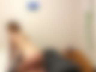 Live cam show with Lesly - Natural on Camming Site