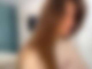 Live cam show with Isabella - Upskirt on googirlz