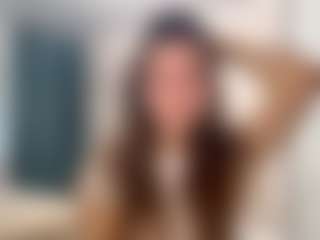 Live cam show with Isabella - Brown Hair Petite on x69.live