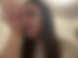 GladyGourdin MILF webcam performer live streaming
