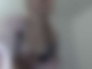 Alizebaby18's Live Sex Cam Show