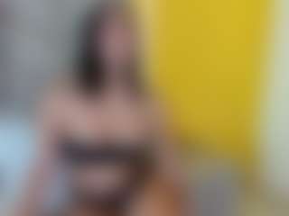 Live cam show with CRYSTALFOX26 - Green Eyes on livesuperchat.net