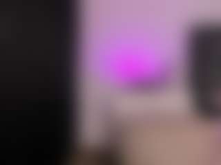 Live cam show with Elizabethh31 - Oil on Camsoda