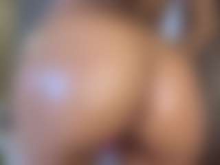 Live cam show with kishaxoxo - Ebony Petite on Dolls Live