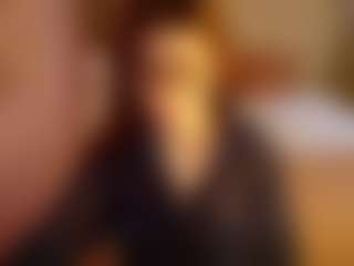 Live cam show with Lua-Beneventi - Strip Brown Hair on friskycurves.com