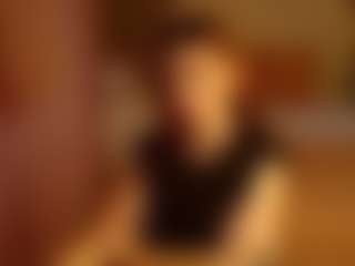 Live cam show with Lua-Beneventi - Brown Hair Petite on Latina Girls