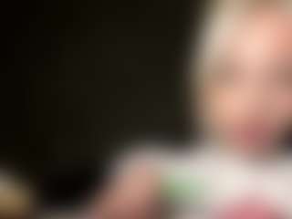Live cam show with Roxy - Blue Eyes on StripNow