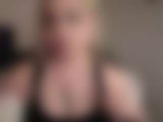 Live cam show with Kitty - Bedroom Teen (18+) on Camsoda