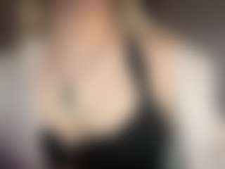 Live cam show with Kitty - Blowjob on CamClone