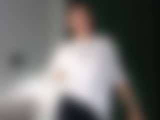 Live cam show with Amanda - Skinny on CamClone