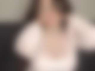 JinaGiraud MILF webcam performer live streaming