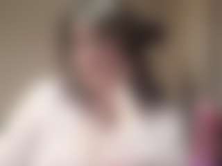 Live cam show with JinaGiraud - Skinny on Camsoda