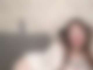 Live cam show with JinaGiraud - Skinny on Camsoda