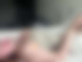 LauraStraker's Live Sex Cam Show